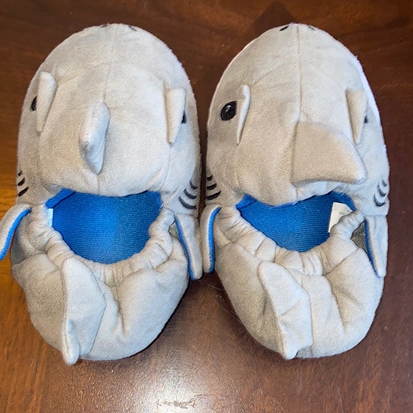 🍾CLOSET CLEAN OUT ACCEPTING ALL REASONABLE OFFERS🍾 - Picture 6 of 10